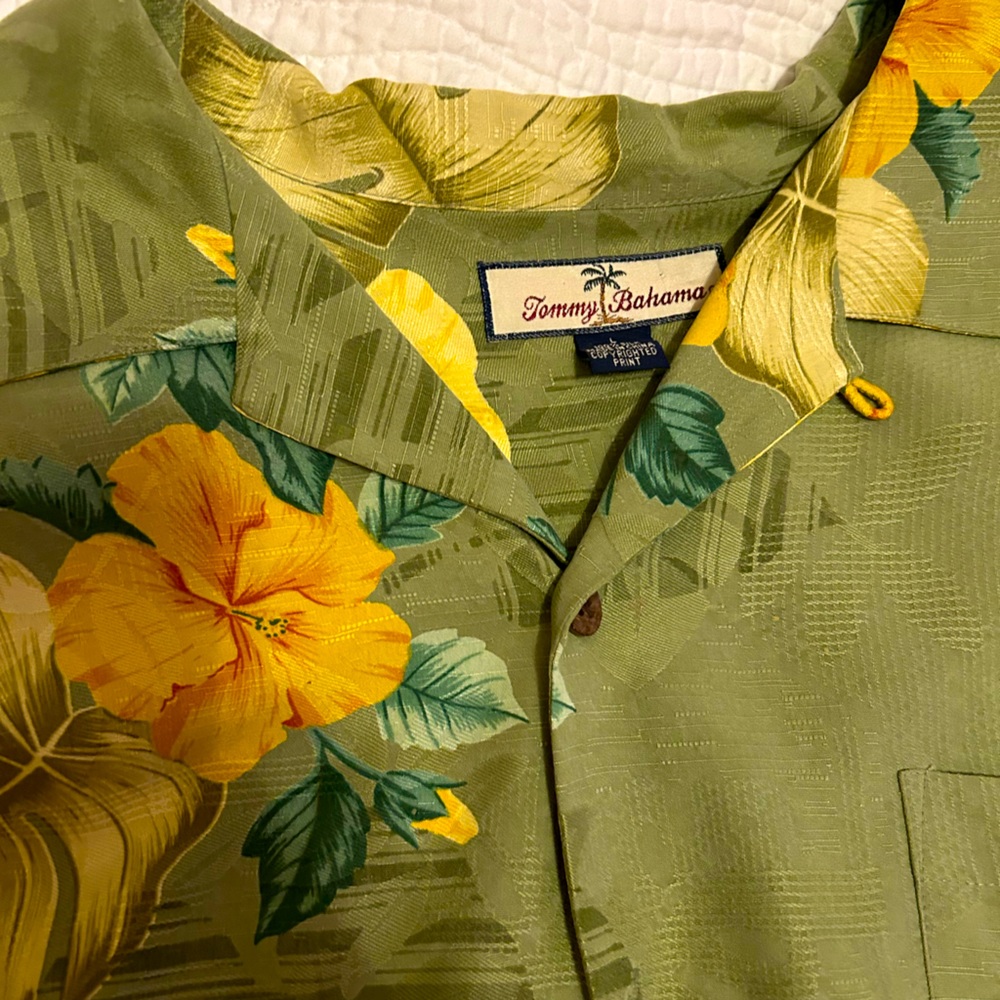 Men’s Tommy Bahamas Hawaiian shirt